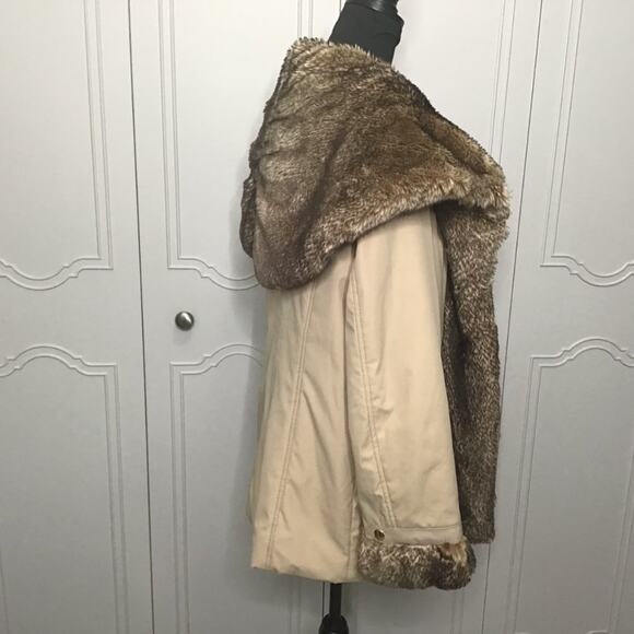 IMAN Winter Jacket with Faux Fur Trim - Size Medium - Picture 4 of 5